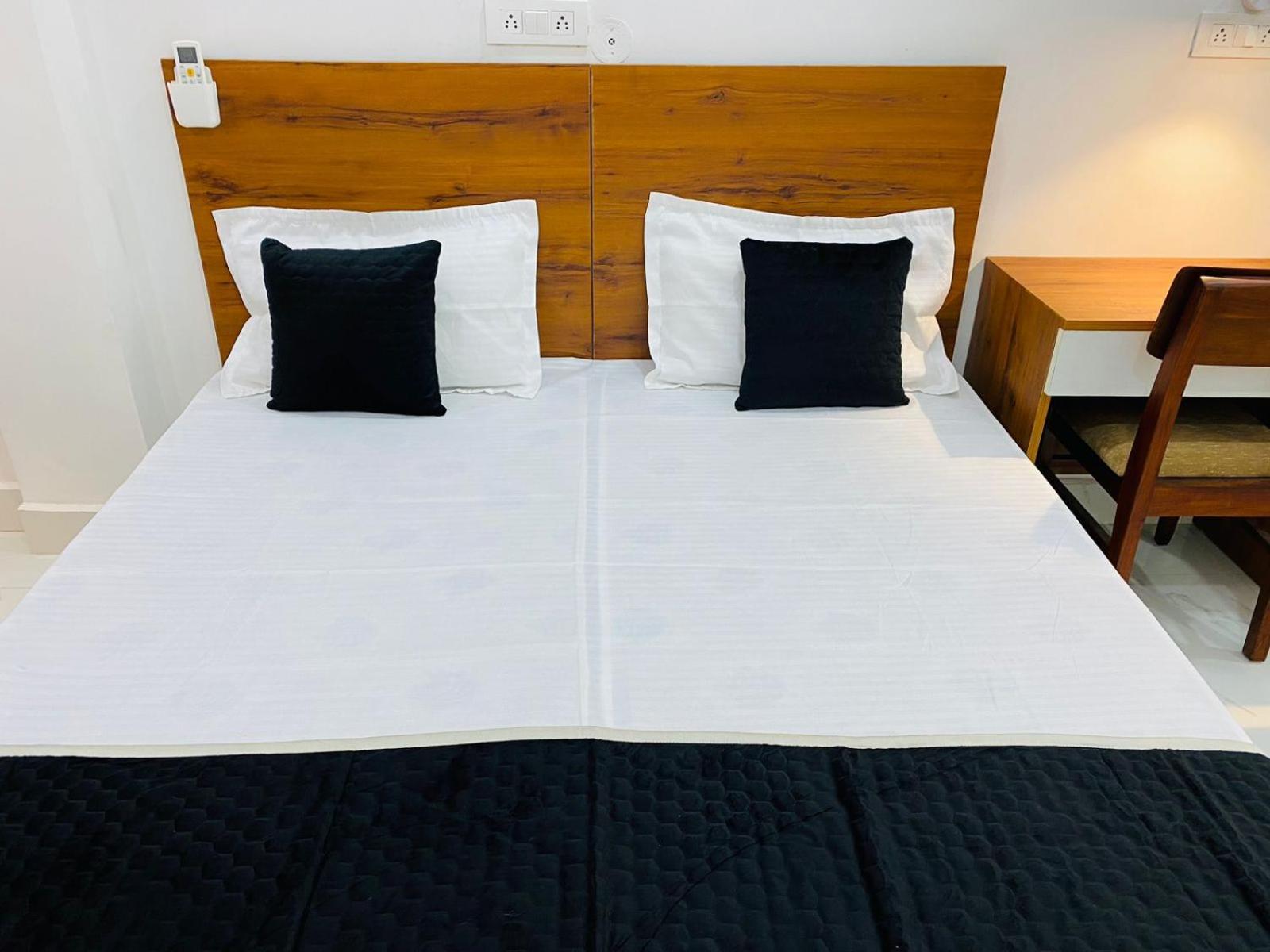 Royal Park Inn Greater Noida Buitenkant foto