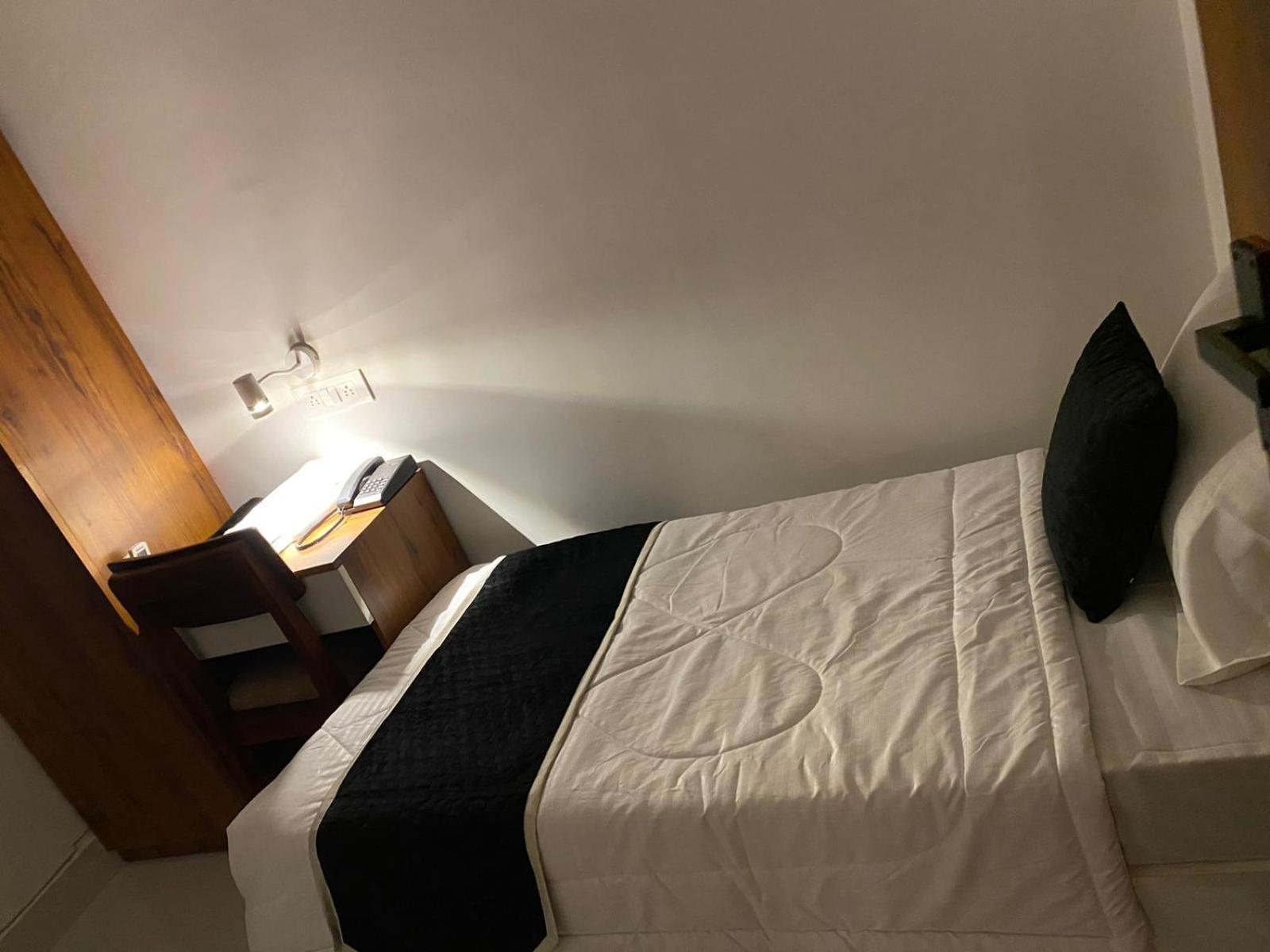Royal Park Inn Greater Noida Buitenkant foto